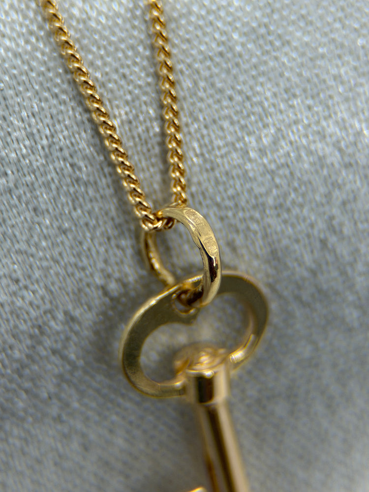 18K Nyckelformad hänge – 2.2 cm