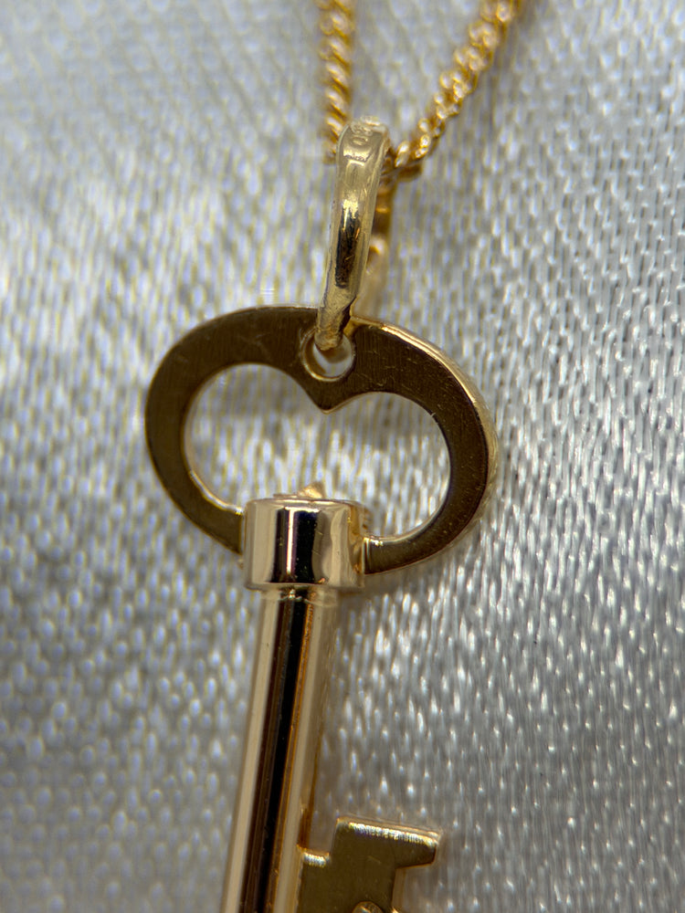 18K Nyckelformad hänge – 2.2 cm