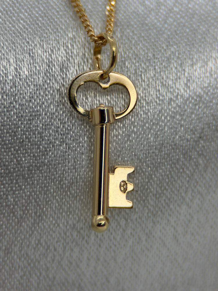 18K Nyckelformad hänge – 2.2 cm
