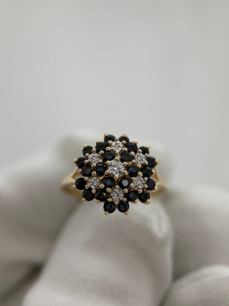 18K Blomkluster Diamant och safirring – Storlek 58