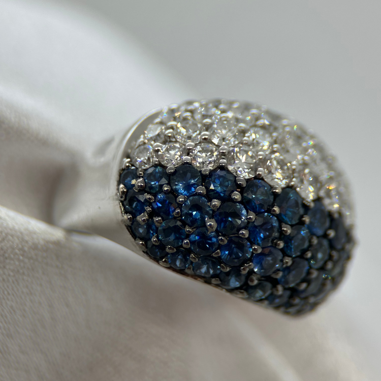 18K Cocktaliring med Diamanter och Safirer