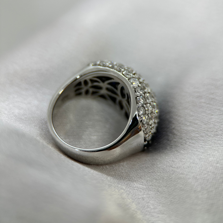 18K Cocktaliring med Diamanter och Safirer