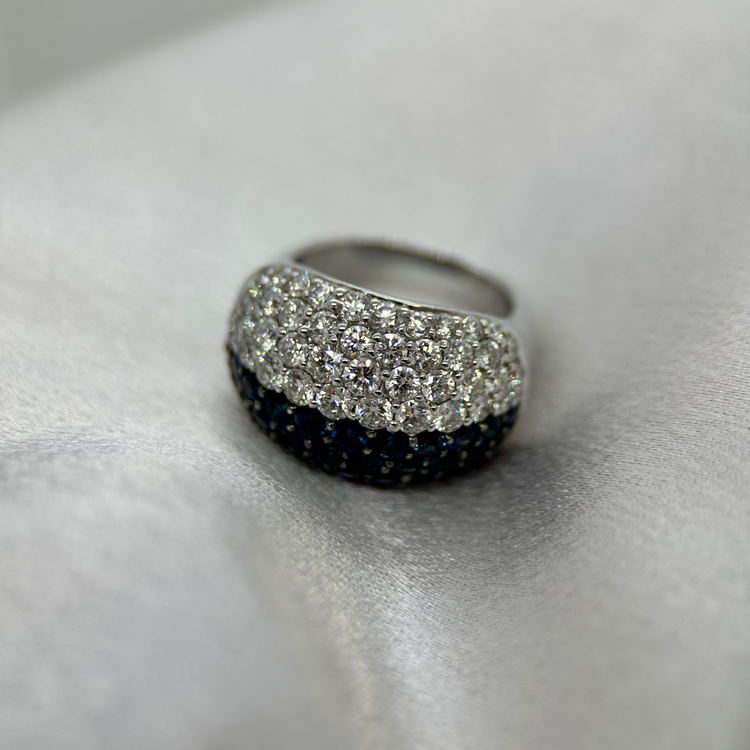 18K Cocktaliring med Diamanter och Safirer