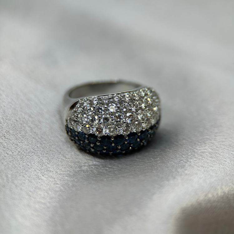 18K Cocktaliring med Diamanter och Safirer