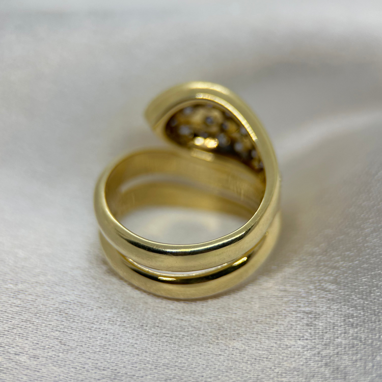 18k 'Snake' Ring with Diamonds