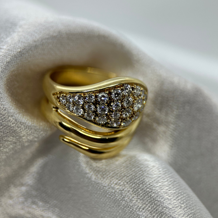 18k 'Snake' Ring with Diamonds