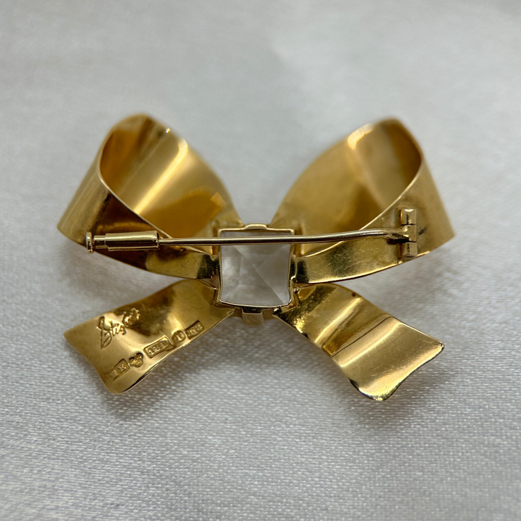 18K Brosch av Stigbert för Engelbert, 1947