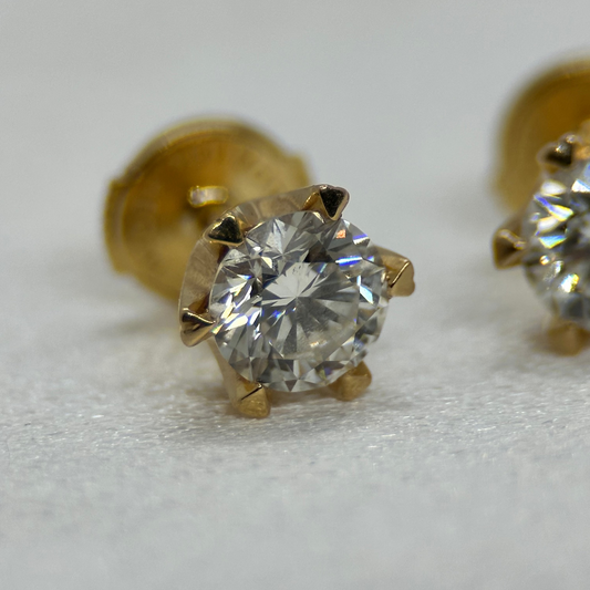 18K Diamantörhängen i sex-klo 0.61 ct styck