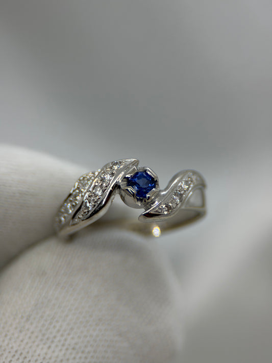 18K Safir- och Diamantring – Vitguld, Storlek 48.5