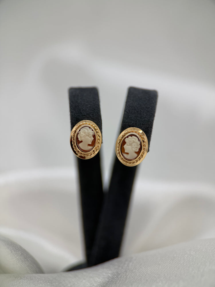 18K Snäck-camé örhängen – 1.5g, 1 cm