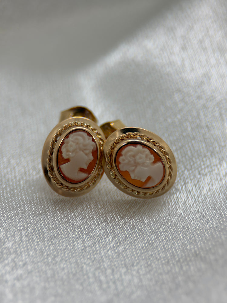 18K Snäck-camé örhängen – 1.5g, 1 cm