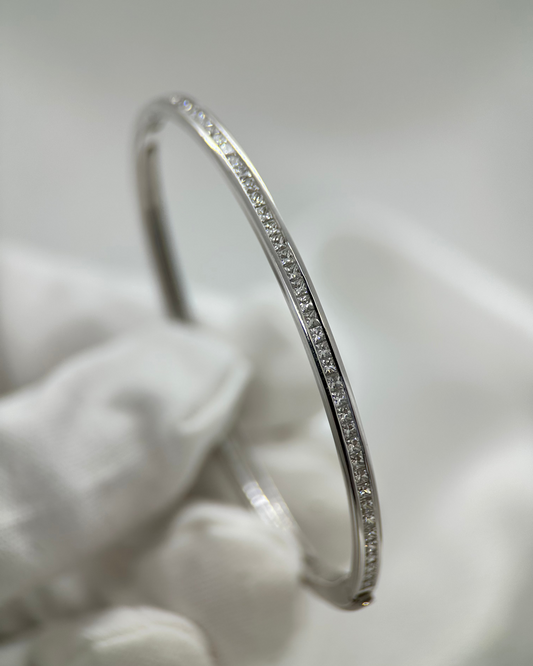 18K Armring med Prinsesslipade Diamanter