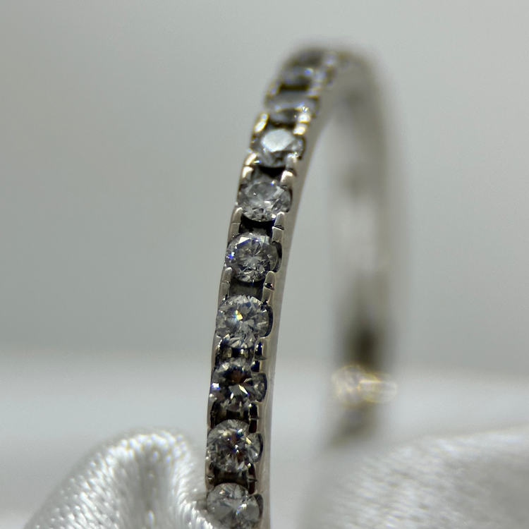 18K Halvalliansring med Diamanter 0.30 ct