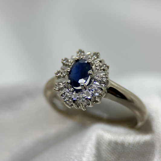 18K Klusterring med 0.35 ct Safir och Diamanter
