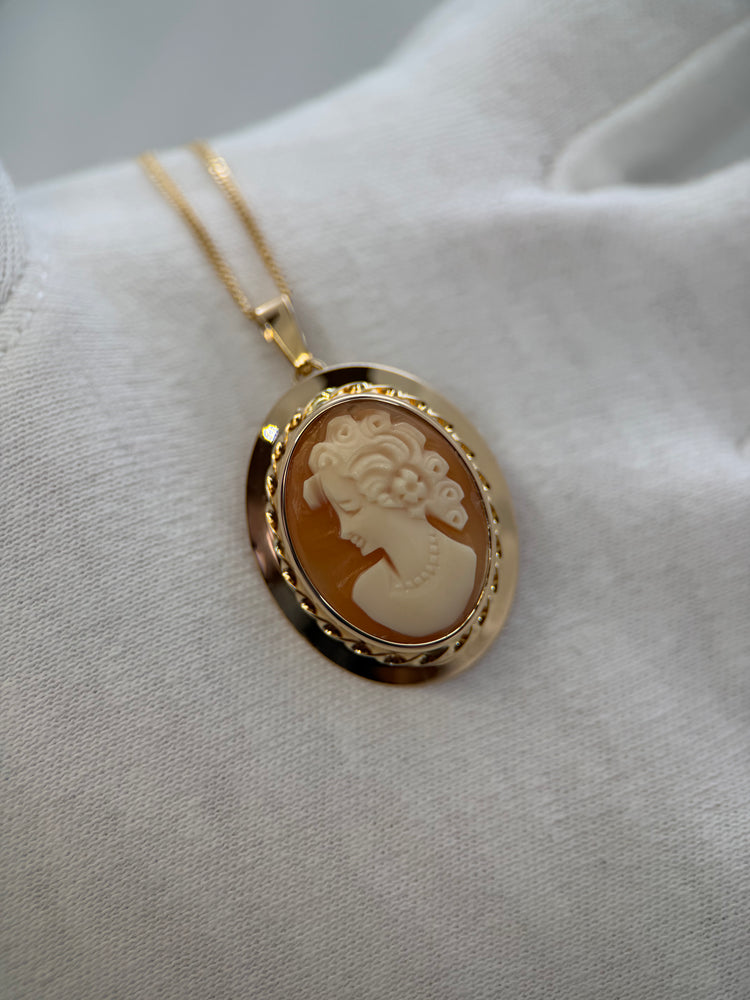 18K Brosch/Hänge med Snäckcamé – 3.6g, 3.2 cm