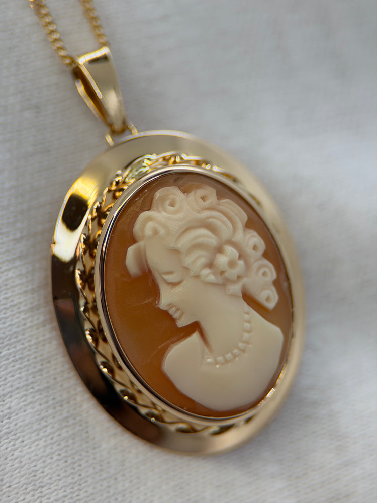 18K Brosch/Hänge med Snäckcamé – 3.6g, 3.2 cm