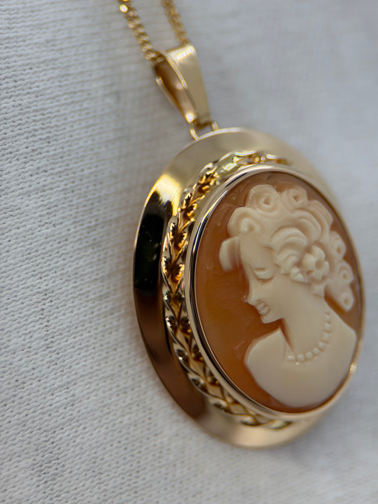 18K Brosch/Hänge med Snäckcamé – 3.6g, 3.2 cm