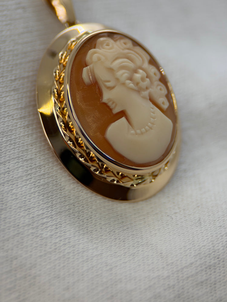 18K Brosch/Hänge med Snäckcamé – 3.6g, 3.2 cm