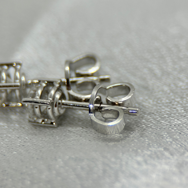 18K Örhängen med Briljantslipade Diamanter 0.50 ct