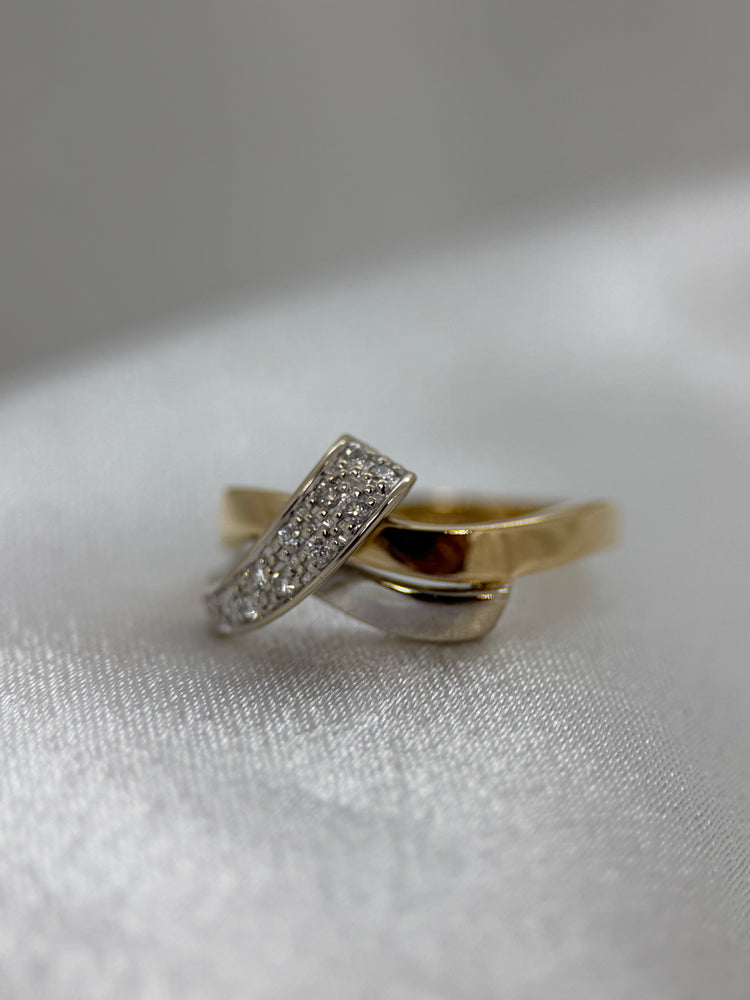 18K Diamantring crossover design – 0.02 ct, Storlek 55