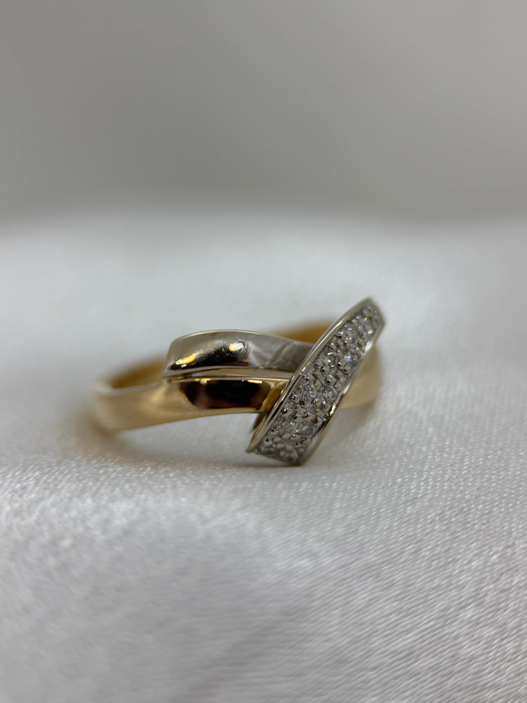 18K Diamantring crossover design – 0.02 ct, Storlek 55