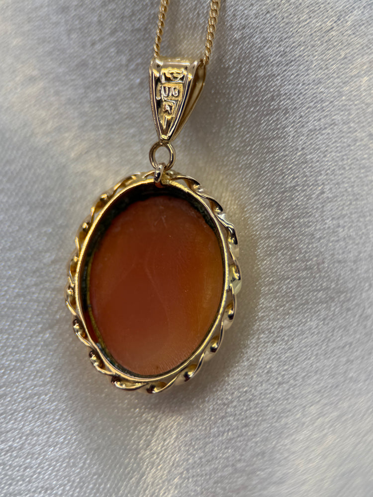 18K Guldhänge med snäck-camé – 3.5g, 3.2 cm