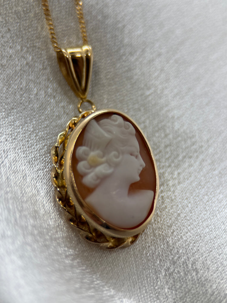 18K Guldhänge med snäck-camé – 3.5g, 3.2 cm