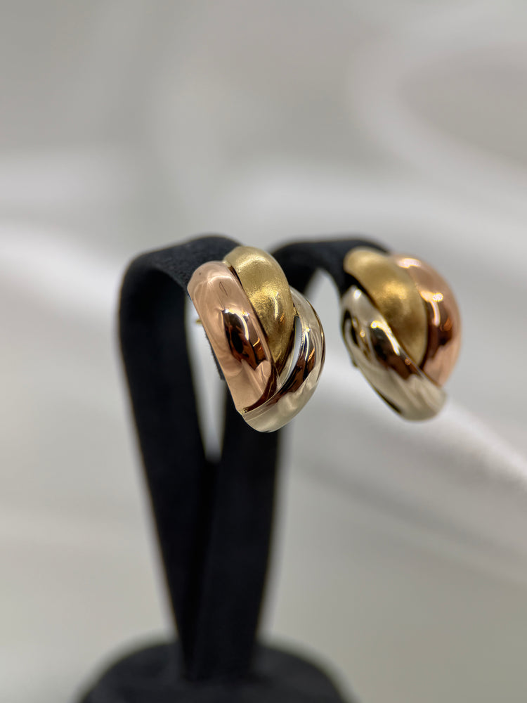 18K Trefärgade guldörhängen – Scroll-design, 2.1g