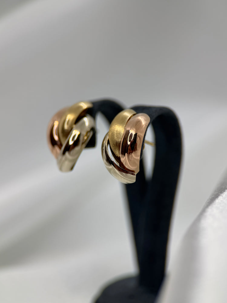 18K Trefärgade guldörhängen – Scroll-design, 2.1g