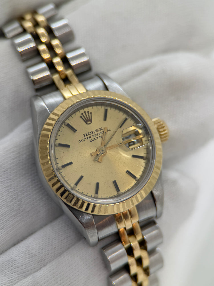 ROLEX Oyster Perpetual Date – Damklocka i stål och 18K guld