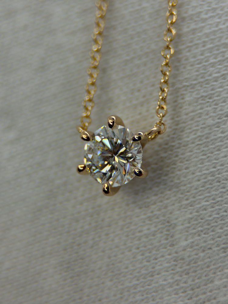 18K Guldhalsband med Diamanthänge – 0.58 ct, 42.5–45.5 cm