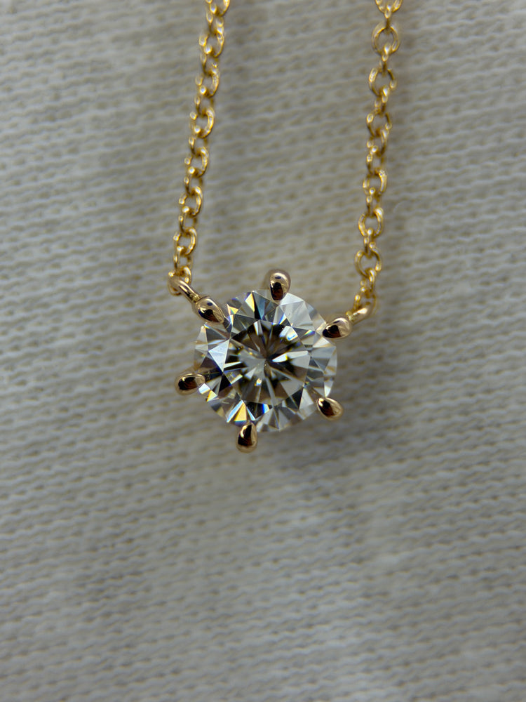 18K Guldhalsband med Diamanthänge – 0.58 ct, 42.5–45.5 cm
