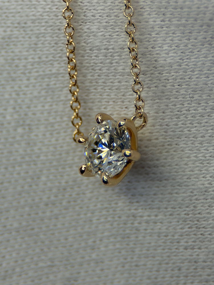 18K Guldhalsband med Diamanthänge – 0.58 ct, 42.5–45.5 cm