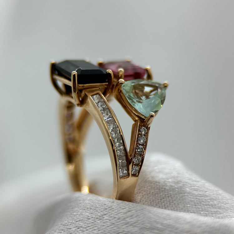 18K Cocktailring med turmaliner, tanzanit och diamanter – Emerald & Co