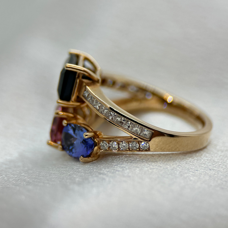18K Cocktailring med turmaliner, tanzanit och diamanter – Emerald & Co