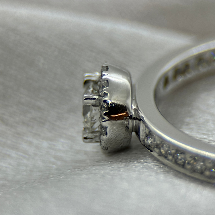 18K Halo-diamantring från Schalins