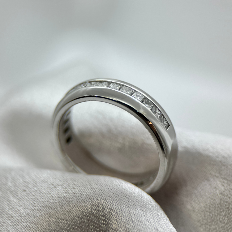 18K Vigselring med Prinsesslipade diamanter 0,40 ct