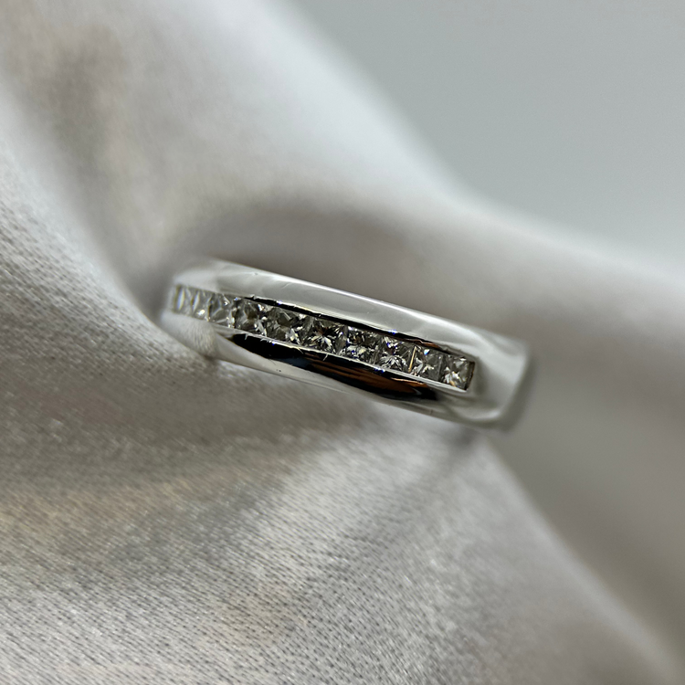 18K Vigselring med Prinsesslipade diamanter 0,40 ct