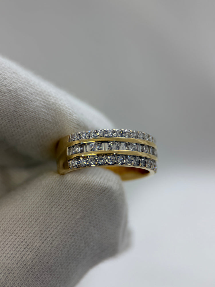 18K Diamond Ring – Wide Design with Brilliant and Baguette Cut Diamonds, approx. 1.00 ct, Size 52