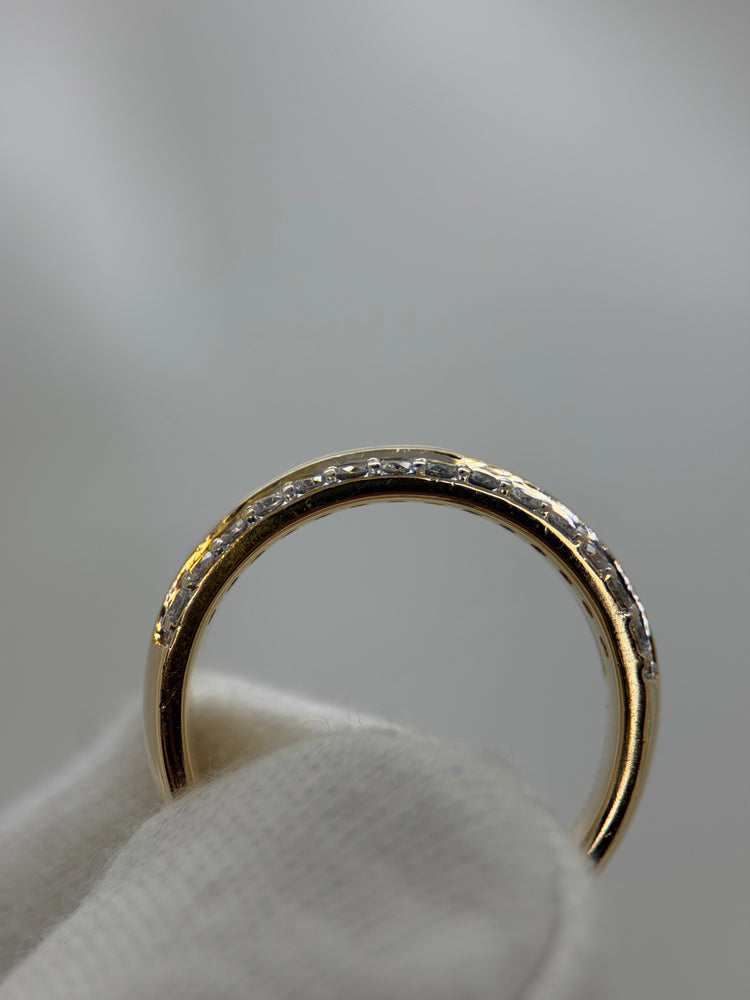 18K Diamond Ring – Wide Design with Brilliant and Baguette Cut Diamonds, approx. 1.00 ct, Size 52