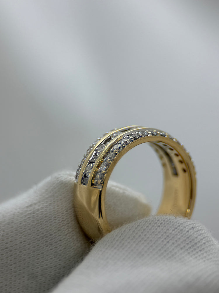 18K Diamond Ring – Wide Design with Brilliant and Baguette Cut Diamonds, approx. 1.00 ct, Size 52