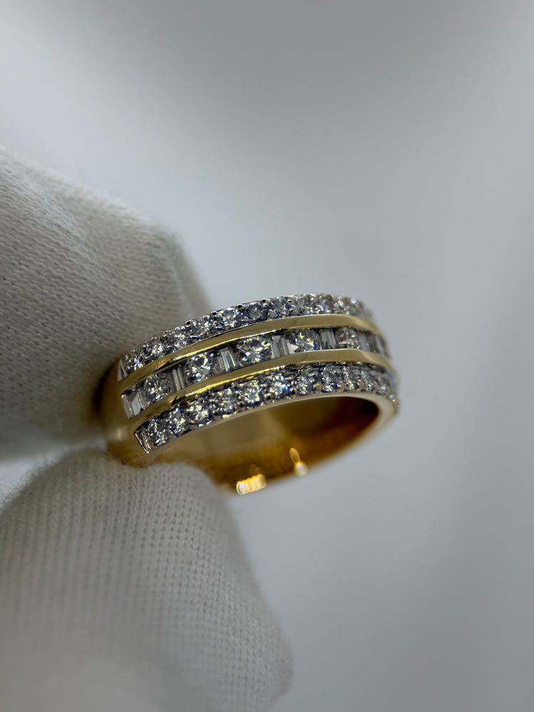 18K Diamond Ring – Wide Design with Brilliant and Baguette Cut Diamonds, approx. 1.00 ct, Size 52