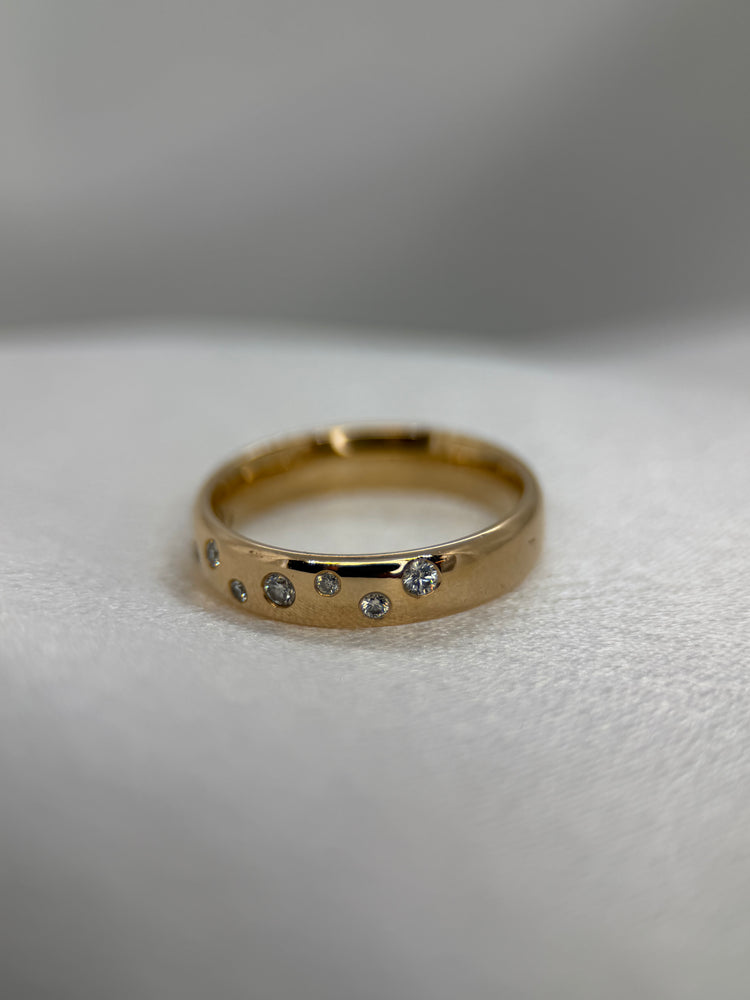 18K Diamantring – 9 briljanter, Storlek 55