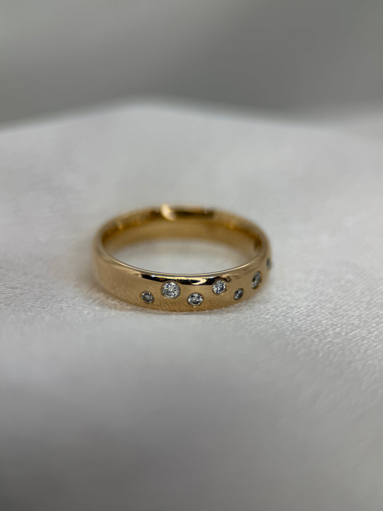 18K Diamantring – 9 briljanter, Storlek 55