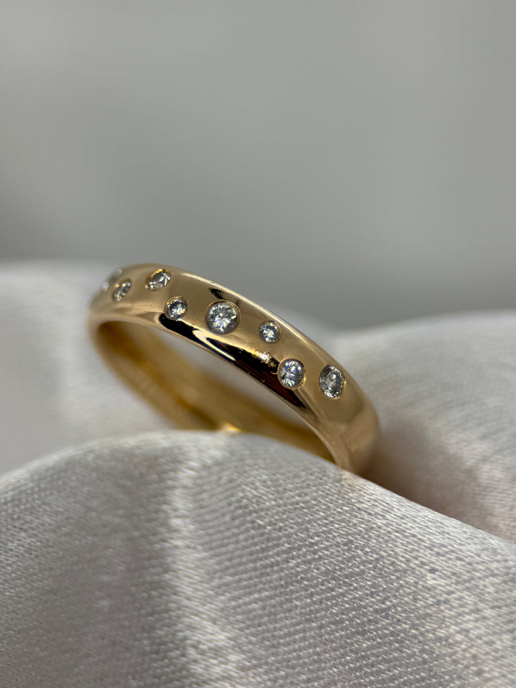 18K Diamantring – 9 briljanter, Storlek 55