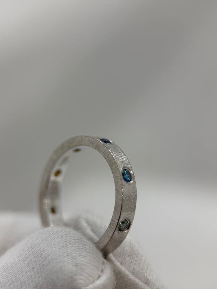 18K Diamantring – Regnbågsfärgad, Storlek 50