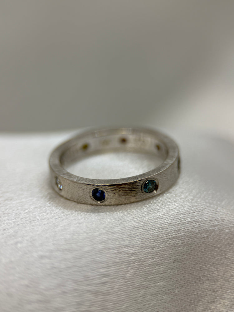 18K Diamantring – Regnbågsfärgad, Storlek 50