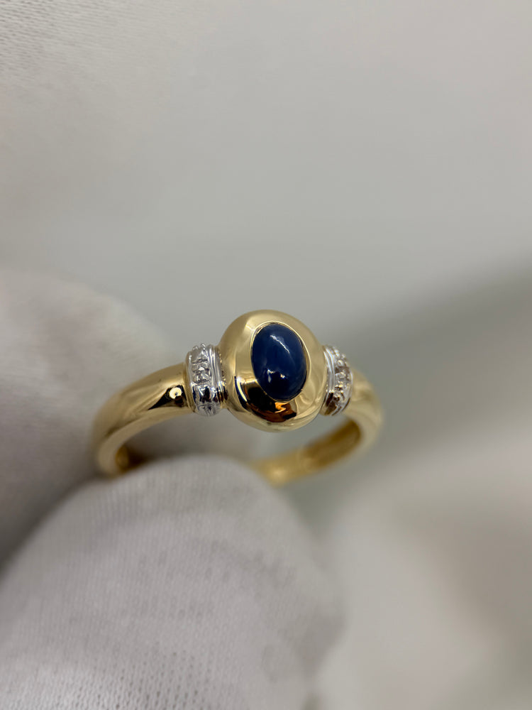 18K Safir och diamantring – Cabochonslipad safir, Storlek 56