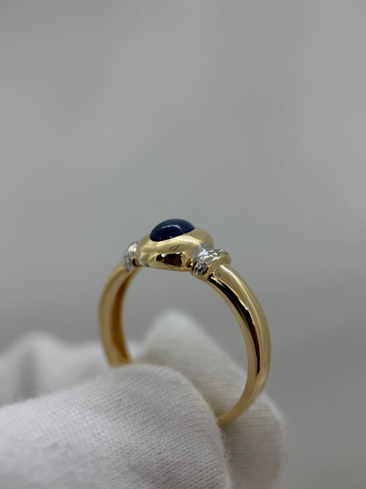 18K Safir och diamantring – Cabochonslipad safir, Storlek 56