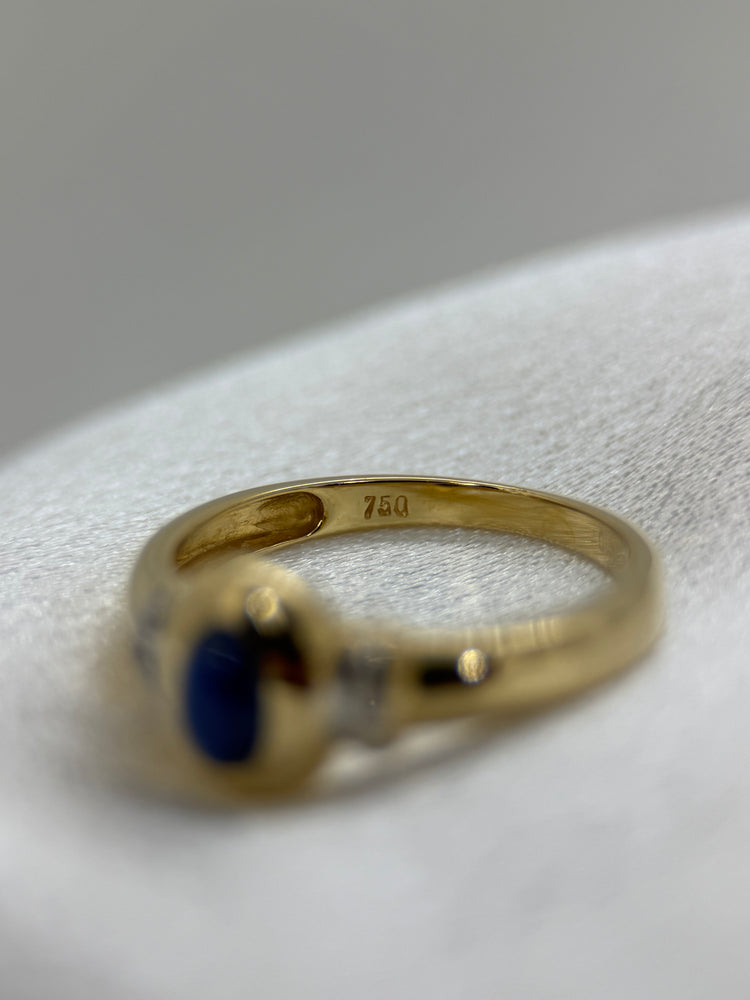 18K Safir och diamantring – Cabochonslipad safir, Storlek 56